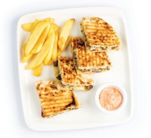 bazlamada kavurmalı tost