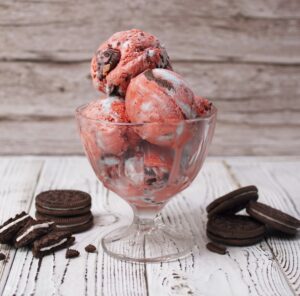 cup-with-delicious-ice-cream-cookies